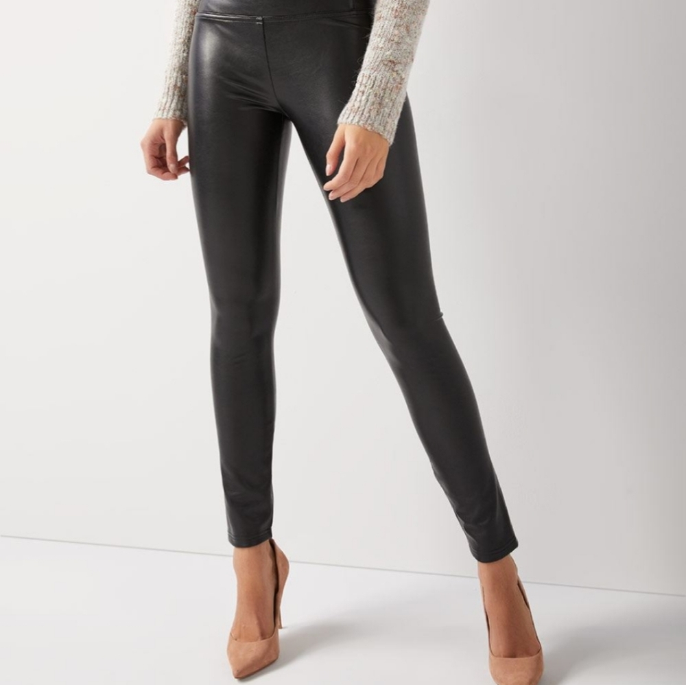 ⭐️2/20$ Faux leather leggings